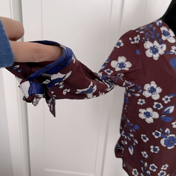 4๐๐๐$50 BANANA REPUBLIC floral blouse sizeS - Picture 6 of 6